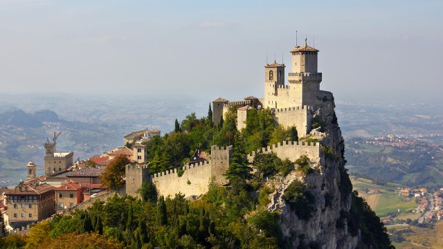 A picture of the fortress dominating the City of San Marino. 