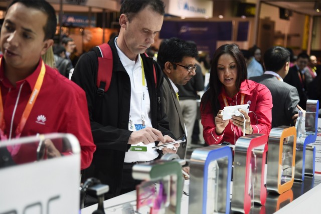 Attendees examine the Huawei Honor 6 Plus and Honor P7 smartphones at the January 2015 Consumer Electronics Show. 