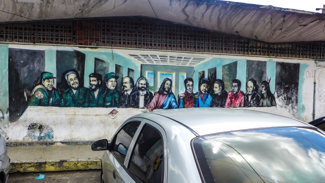 A Caracas mural depicting the Last Supper populated by faces of revolutionary historical figures. 