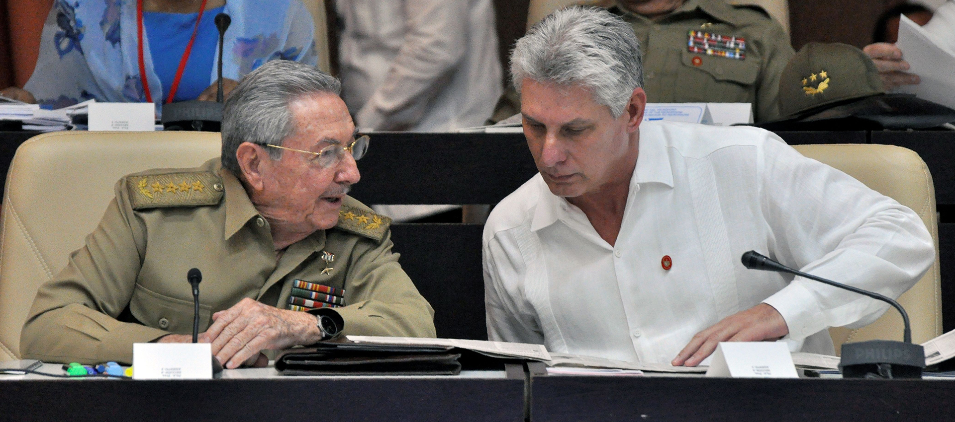 Cuban President Raul Castro (L) is scheduled to hand over power to Miguel Diaz-Canel in 2018.