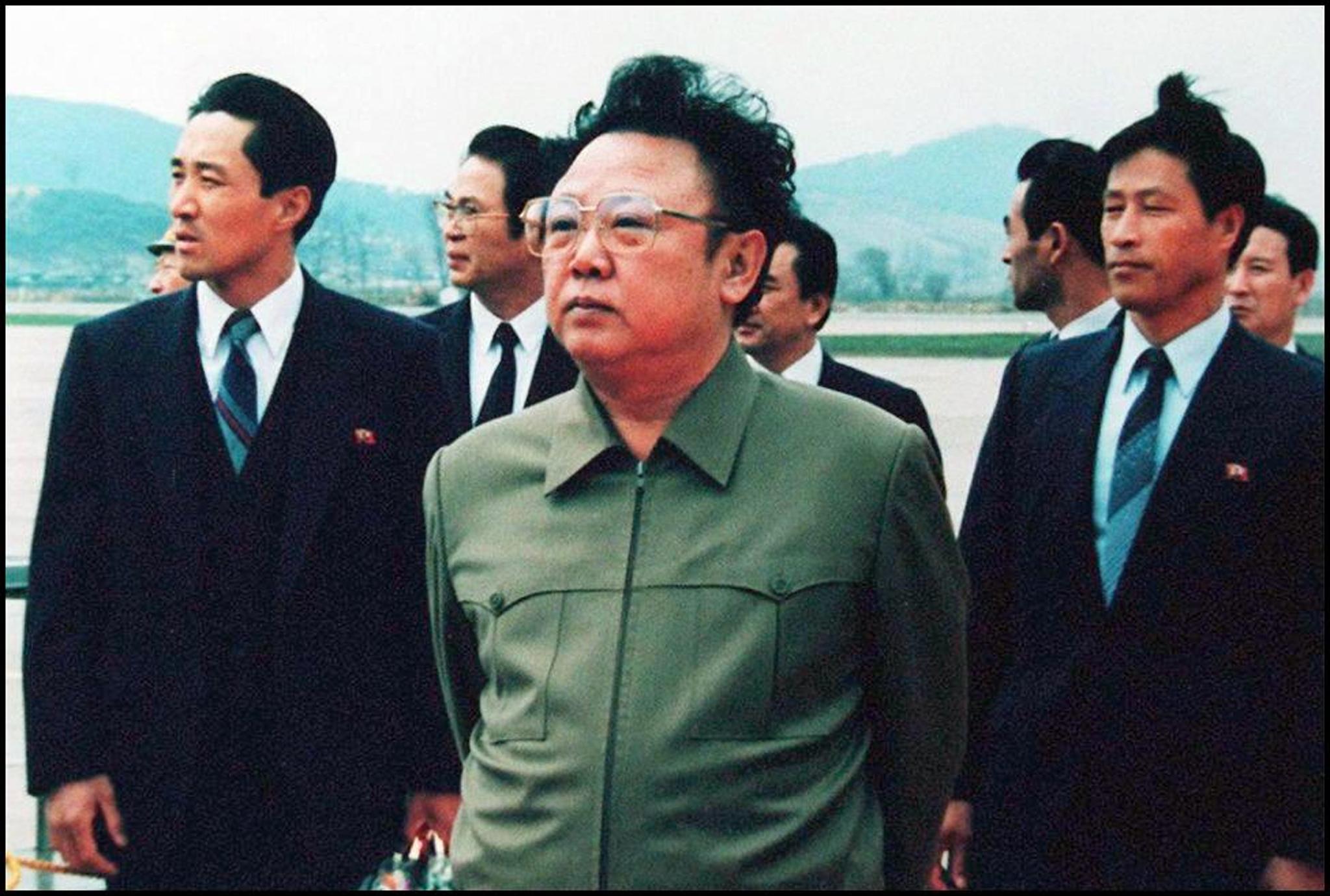 The late North Korean leader Kim Jong Un (center) waits on the tarmac at Pyongyang's airport in 1992.