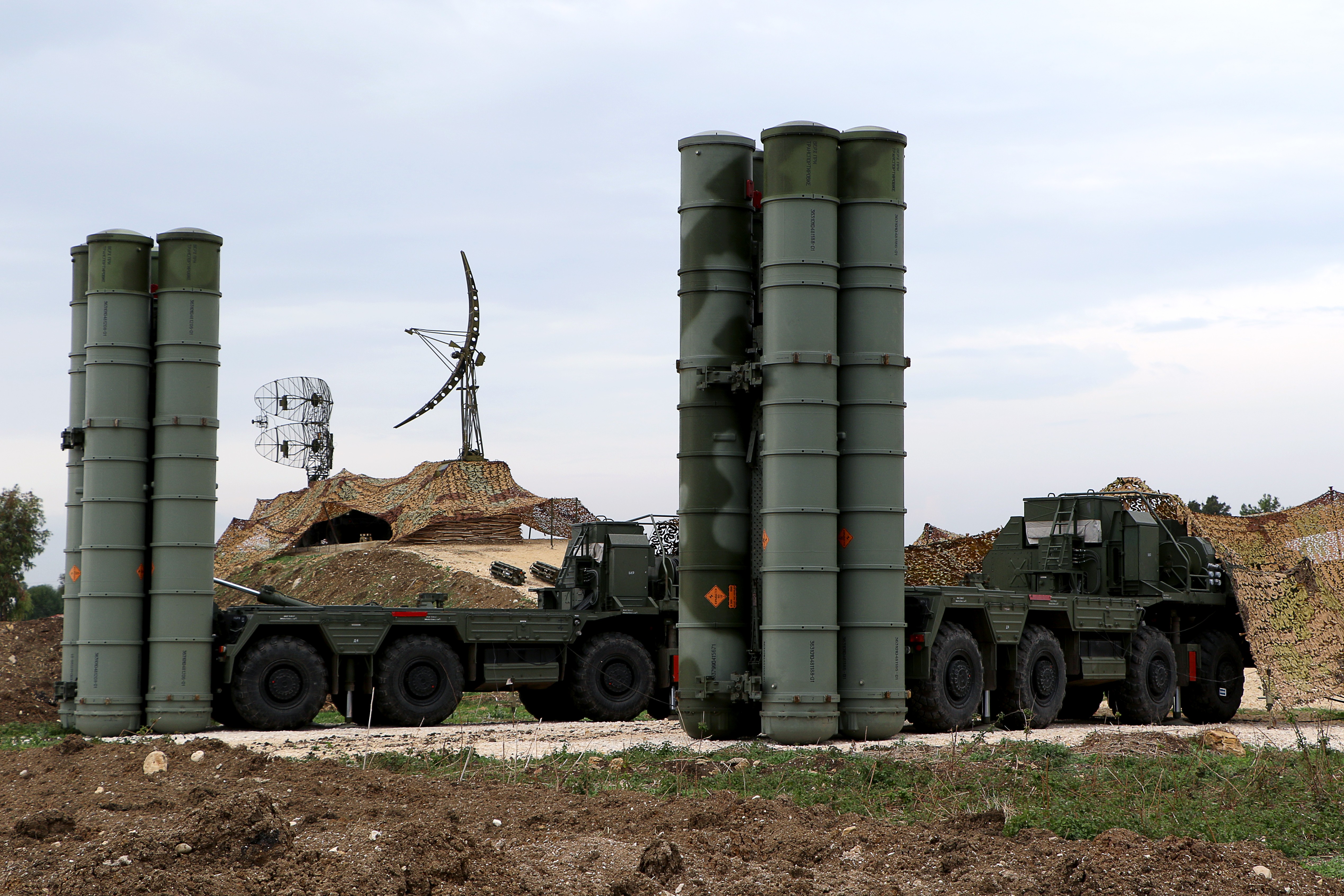 A pair of Russian S-400 surface-to-air missile systems at the Hmeimim air base. 